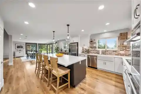 Beautifully Remodeled Meadowview Retreat with Owned Solar