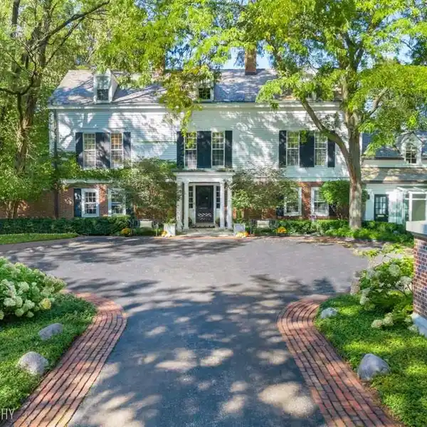 STATELY HOME WITH EXPANSIVE PRIVATE GROUNDS
