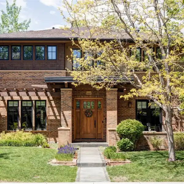 TIMELESS PRAIRIE-STYLE CRAFTSMAN WITH CHARM