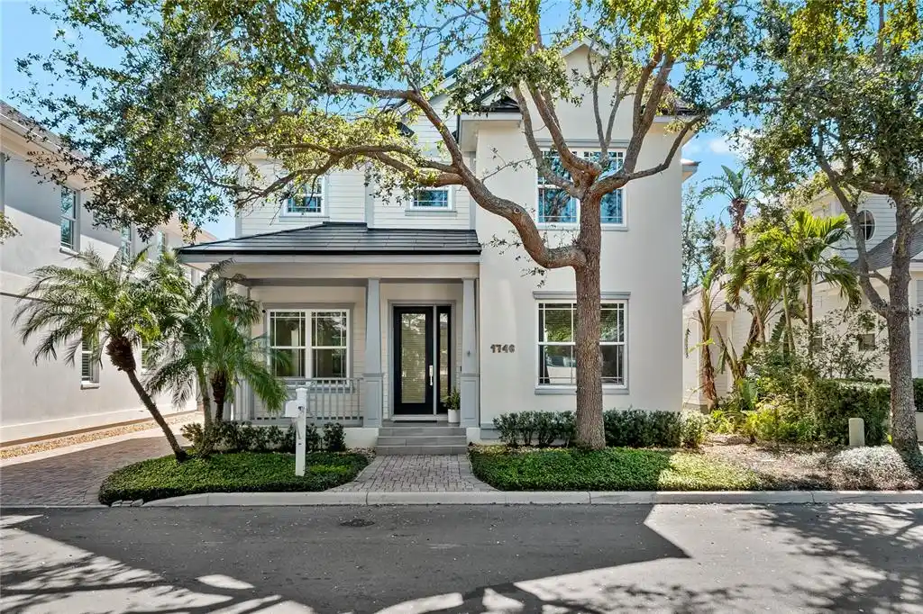 Luxury Living in Granada Park