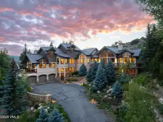 Exquisite Home in Singletree