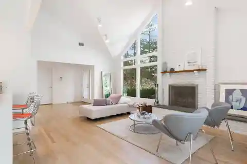 Private Rental Property in East Hampton Oaks