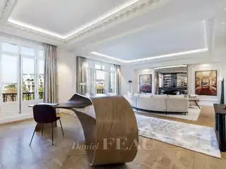 Finely Detailed Light-Filled Apartment