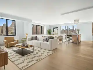 Full-Service Upper West Side Home with Amenities