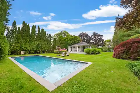 One-level Modernized Cottage for Rent