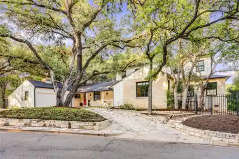 Traditional Turnkey Residence in Pemberton Heights
