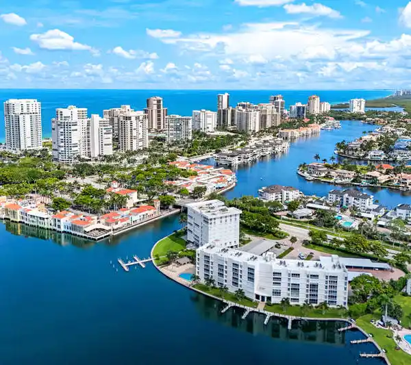 NAPLES CONDO WITH SPECTACULAR VIEWS AND BEACH ACCESS