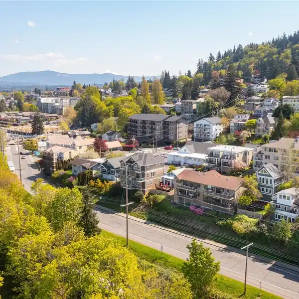 BEAUTIFULLY UPDATED SOUTH HILL HOME