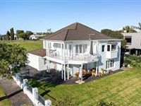LUXURY LIVING WITH PANORAMIC VIEWS
