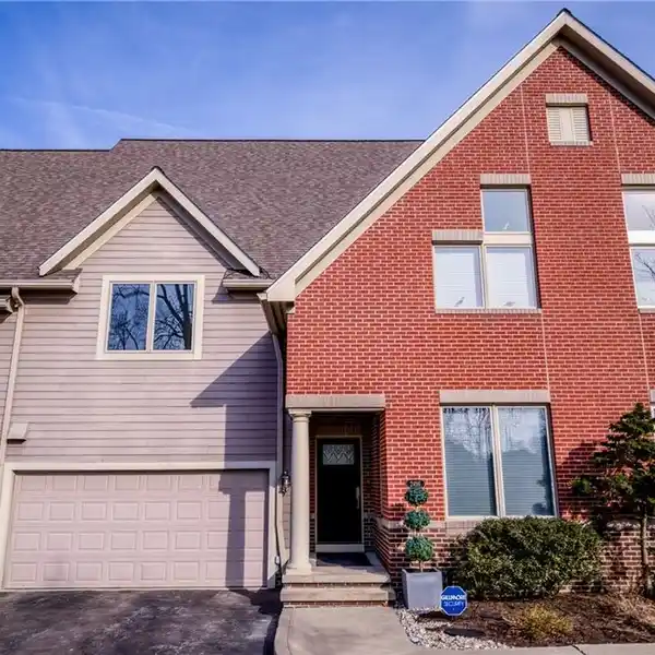BEAUTIFUL CUSTOM TOWNHOME