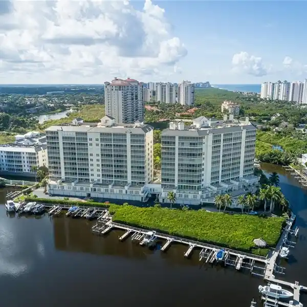 RARE RESIDENCE IN REGATTA