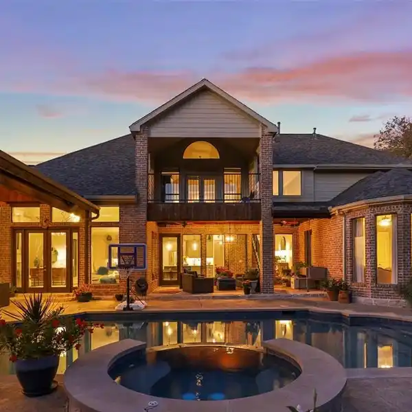 THOUGHTFULLY UPDATED HOME IN PRESTIGIOUS STARWOOD