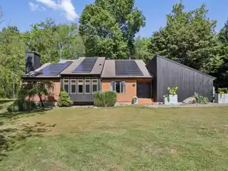 Cul-De-Sac Contemporary with Luxury and Flexibility