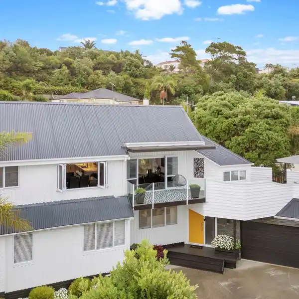 BEAUTIFULLY CARED-FOR FAMILY HOME