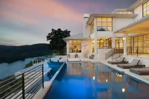 The Epitome of Luxurious Lakeside Living