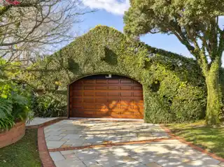 Mid-Century Classic on a Desirable Cul-De-Sac