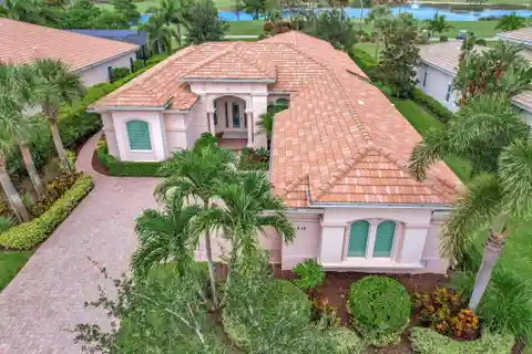Immaculate Home in the Prestigious Jupiter Country Club