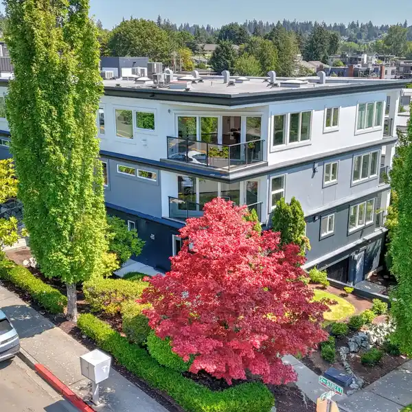 LUXE KIRKLAND VIEWS