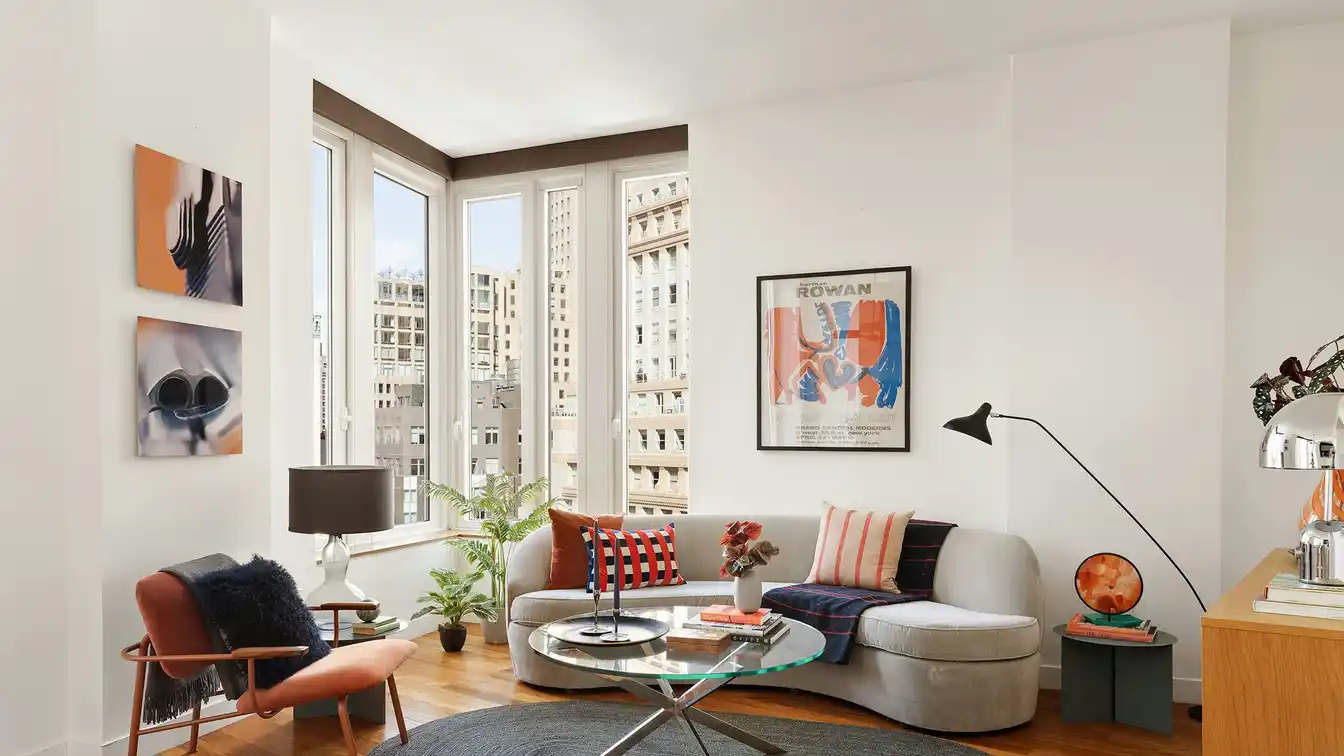 Sunny Two Bedroom Apartment in the Financial District