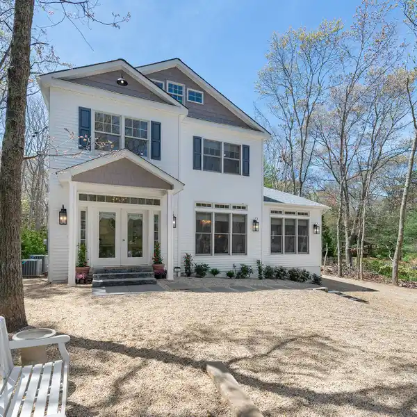 NEWLY BUILT BEAUTY FOR RENT