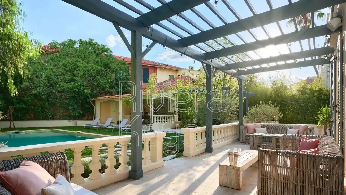 High-end Villa with Guest House