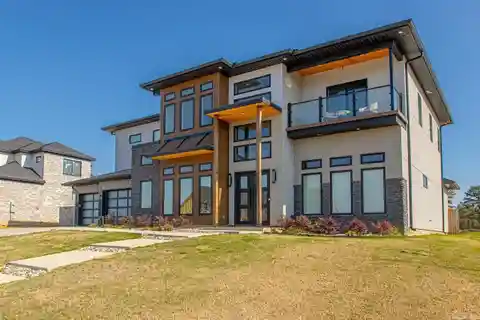 Luxury and Functionally with an Amazing Lake View