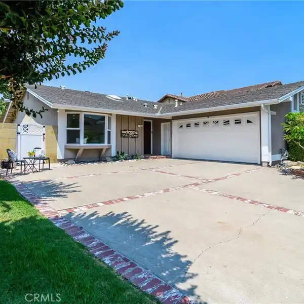 BEAUTIFULLY MAINTAINED SINGLE-STORY HOME