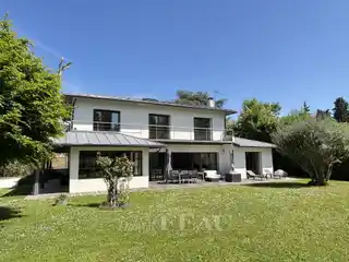 Contemporary Luxury in a Natural Setting