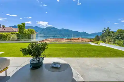 Luxury Apartment with Garden
