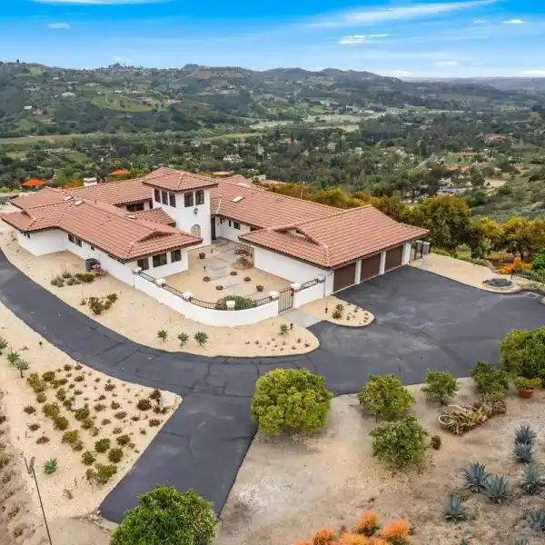 EXCEPTIONAL HILLTOP RESIDENCE