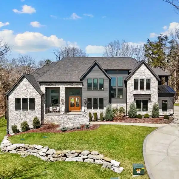 THOUGHTFULLY DESIGNED FIVE BEDROOM HOME IN SOUGHT-AFTER LOOKAWAY FARMS