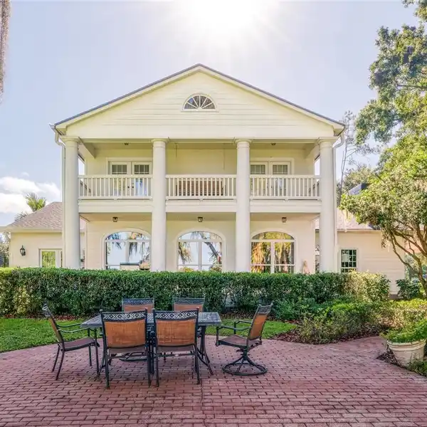 LAKEFRONT ESTATE IN EXCLUSIVE HOWELL PARK