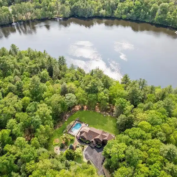 FULLY FURNISHED LAKEFRONT OASIS