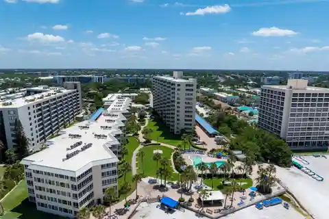 Ground Floor Condo in the Sarasota Surf & Racquet Club