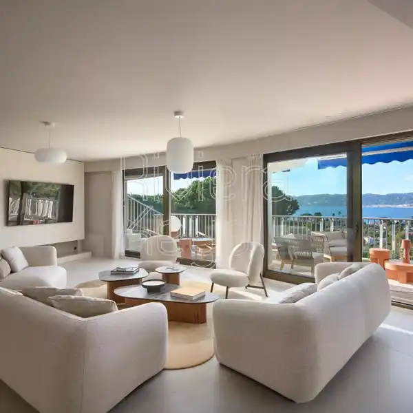 PRESTIGIOUS CAP D’ANTIBES APARTMENT WITH PANORAMIC TERRACES
