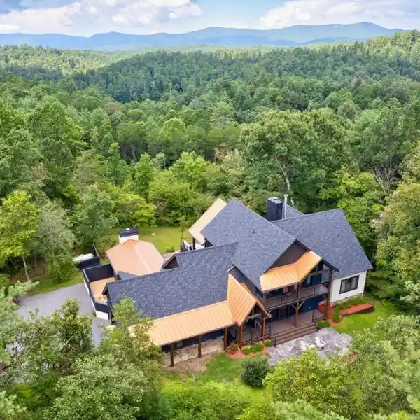 SPECTACULAR PROPERTY SET ON 34+ ACRES