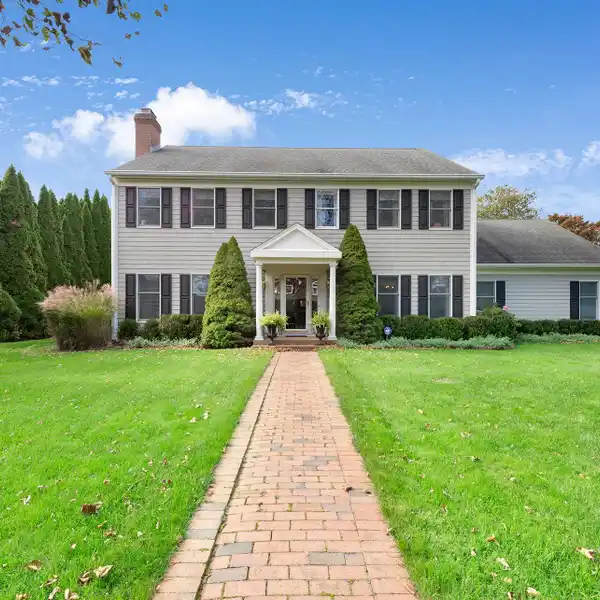 SPACIOUS SHINGLE TRADITIONAL MOMENTS FROM THE VILLAGE CENTER