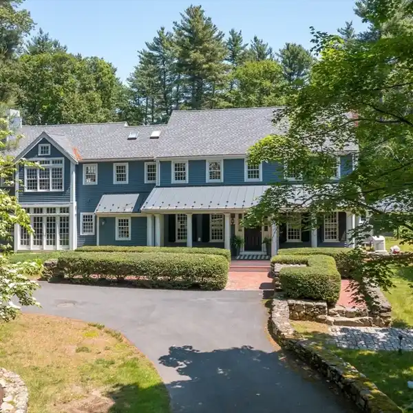 THE PERFECT BLEND OF RUSTIC CHARM AND REFINED LIVING