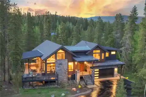 Elevated Mountain Living Minutes from Downtown