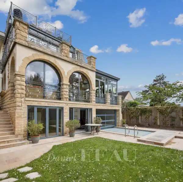 EXCEPTIONAL PROPERTY WITH LUSH SURROUNDINGS