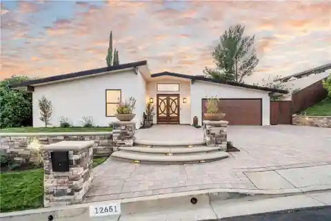 Beautifully Updated View Retreat