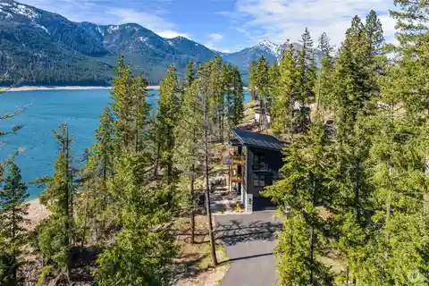 New Mountain Modern Home on Lake Cle Elum