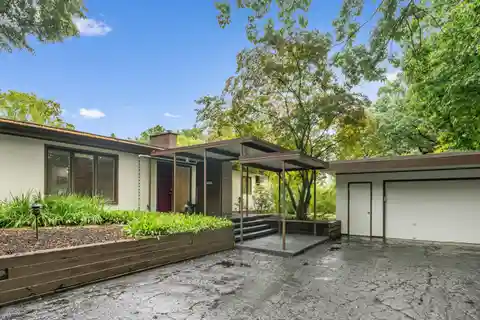 Stylish Mid Century Modern Retreat