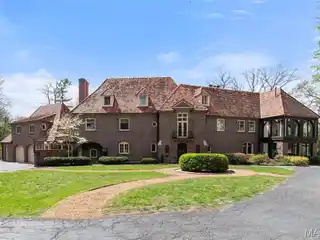Historic Home in Coveted Carswold