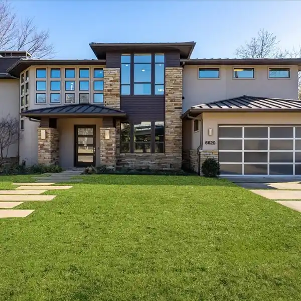 STUNNING CONTEMPORARY HOME IN LAKEWOOD