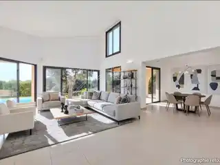 Modern Villa in a Beautiful Natural Setting