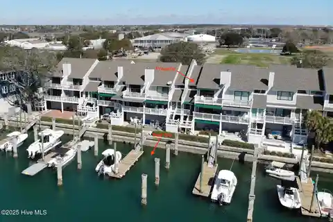 Spectacular Waterfront Moorings Unit at Wrightsville Beach