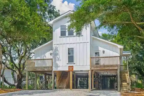 Turnkey Island Retreat Near Beaches and Marina
