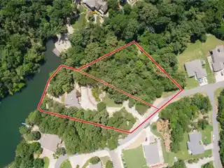 Park-Like Secluded Lake-Front Living