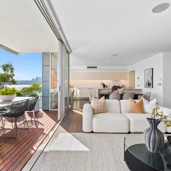 LUXURIOUS HARBOURFRONT LIVING